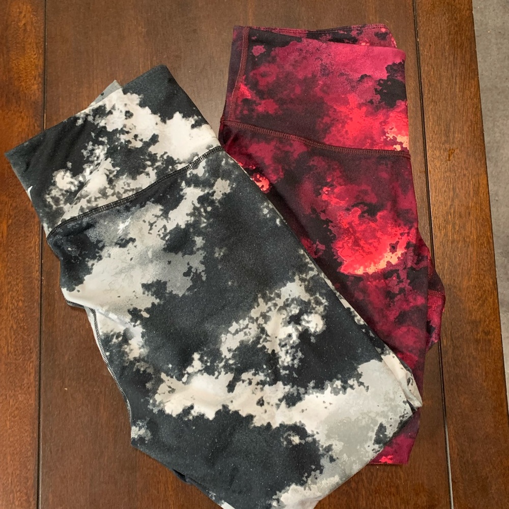 Old Navy Women's Tie-Dye Leggings - Black and Red